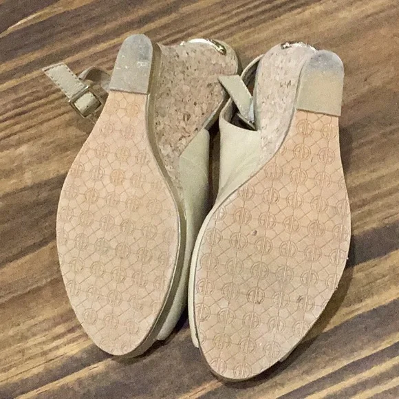 Preowned Lilly Pulitzer Wedges Tan/Beige Size 7.5 (Item#S042) - Picture 10 of 12